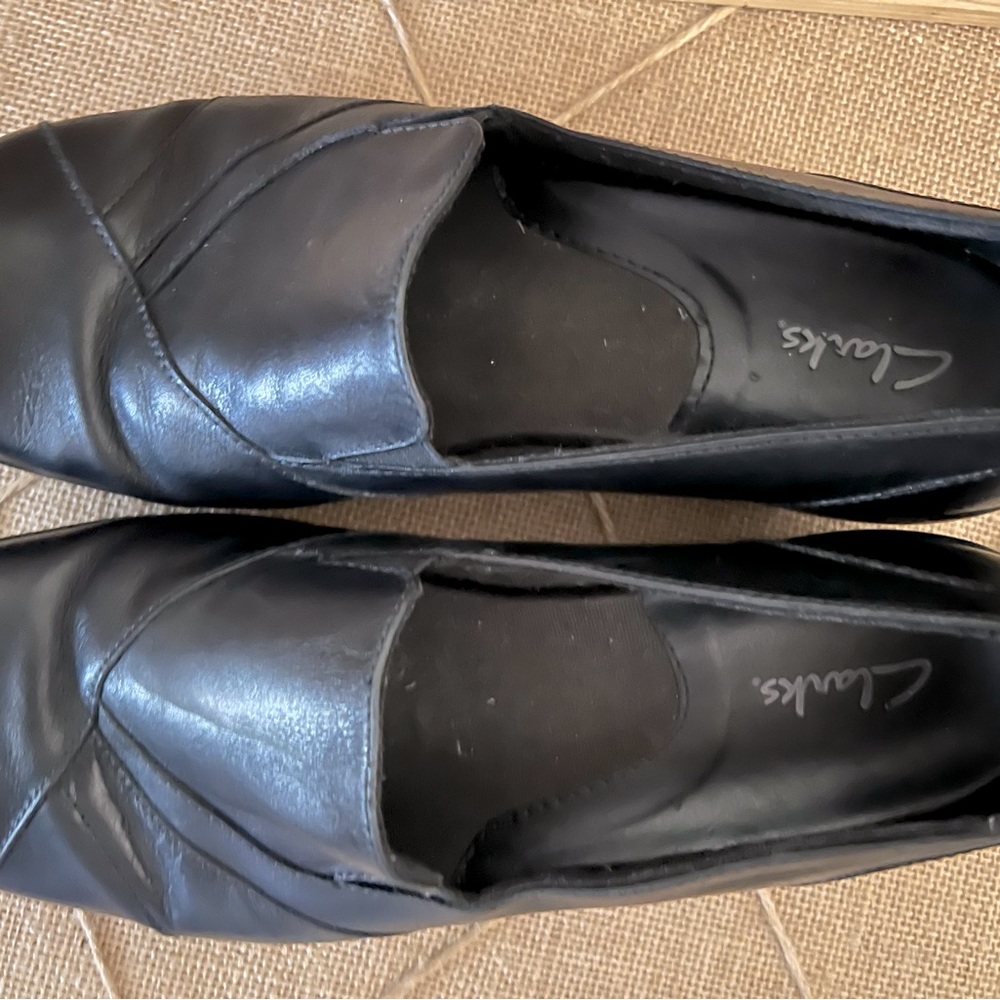 Women’s black clarks